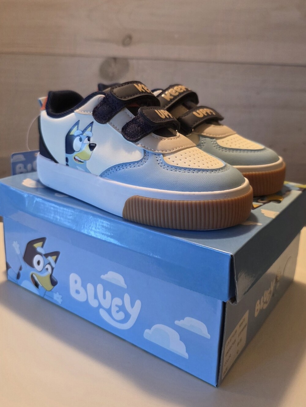 NWT Bluey and Bingo Keepy Uppy Sneakers White Blue Orange Toddler Size 10